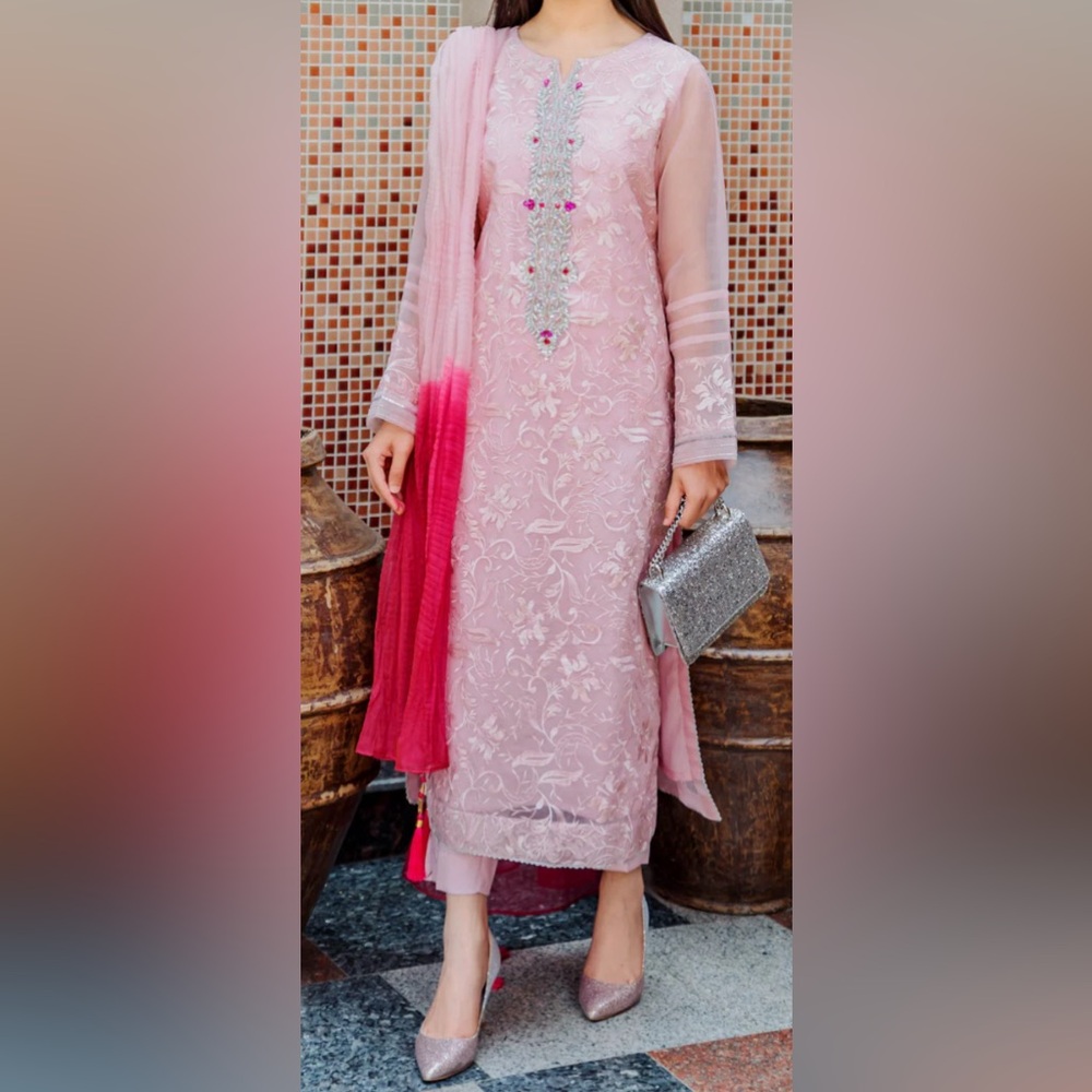 Elegant Pink Embroidered Kurta